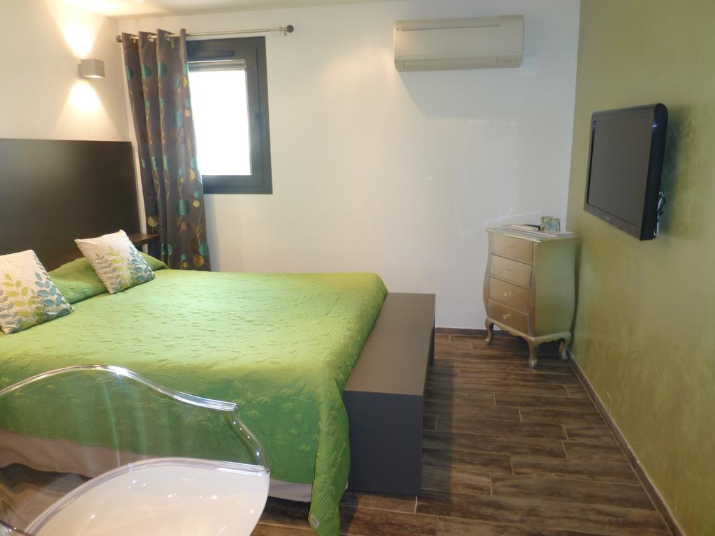 Le Vieux Bistrot Hotel Cabrières-dʼAvignon Екстериор снимка