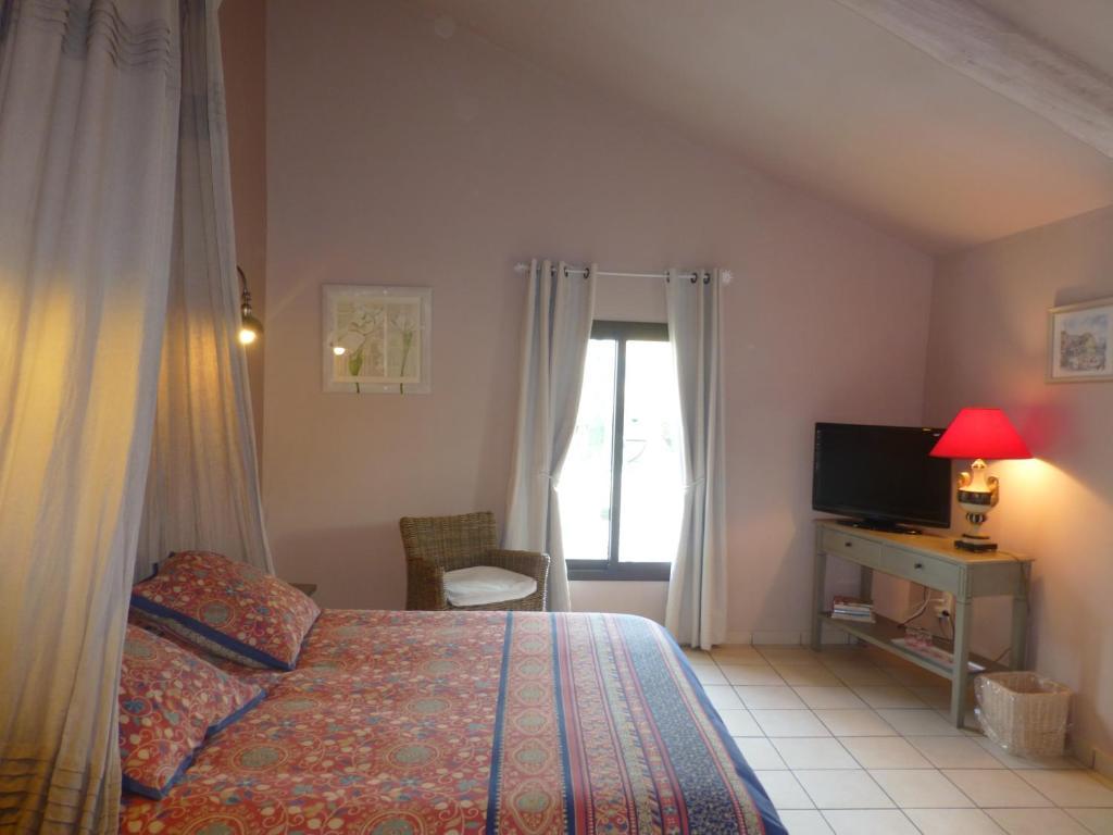 Le Vieux Bistrot Hotel Cabrières-dʼAvignon Стая снимка