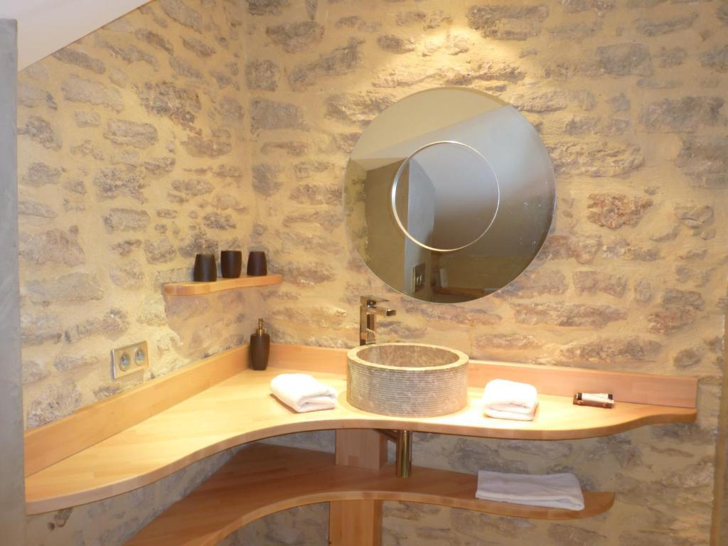 Le Vieux Bistrot Hotel Cabrières-dʼAvignon Стая снимка